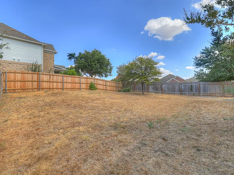 400 Summer Dr — Photo 34