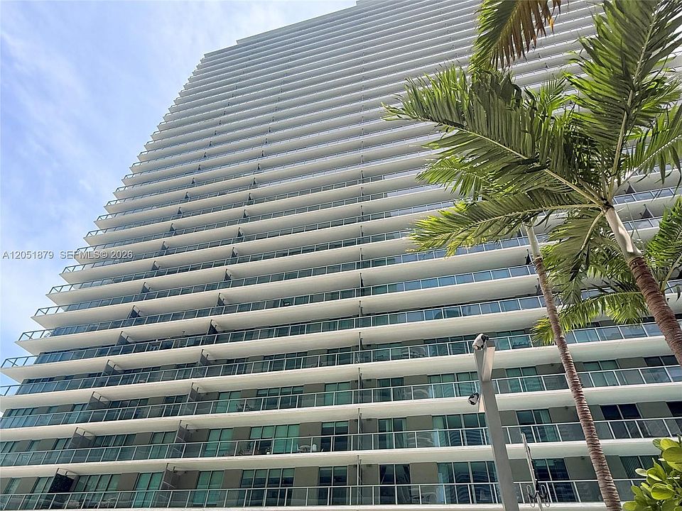 1st image of 1111 SW 1st Ave APT 2223