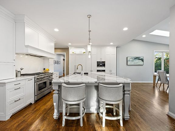 5th image of 8018 Meadowcreek Dr