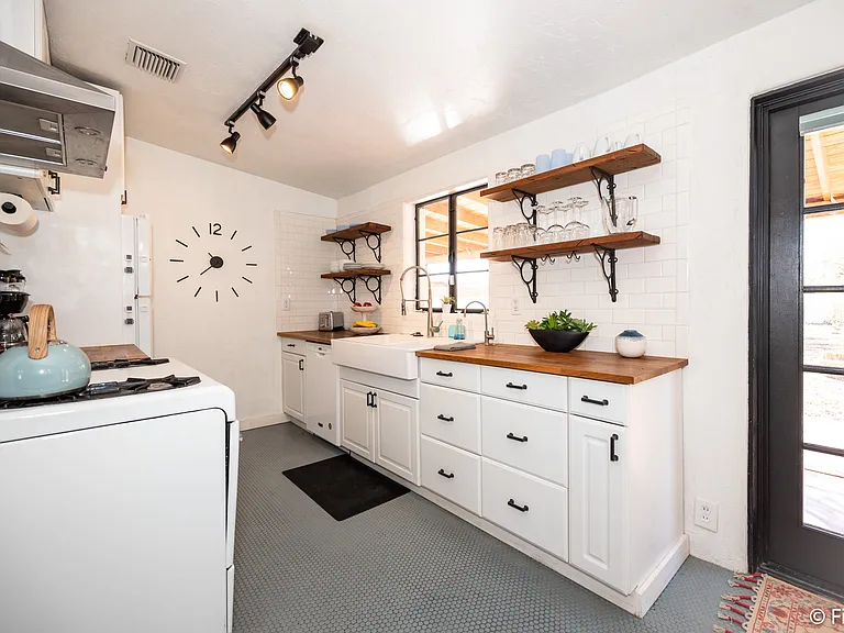 2620 E Lee St — Photo 10