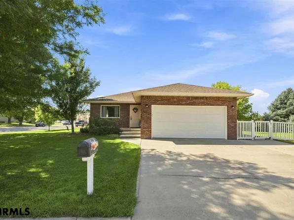 402 W 40th St, Scottsbluff, NE 69361