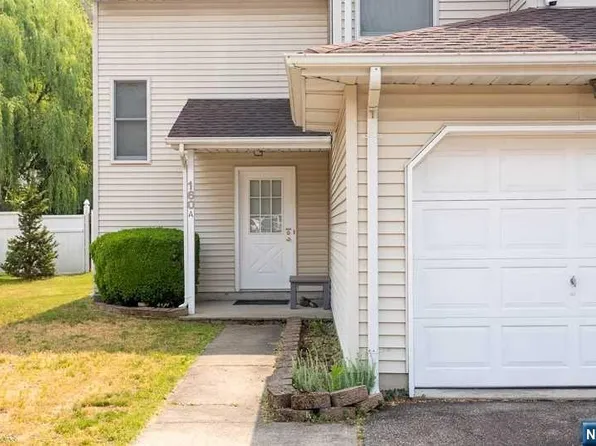 160 Glenwild Ave, Bloomingdale, NJ 07403