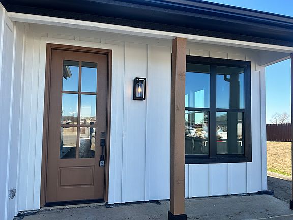 3rd image of 523 Harris St #523