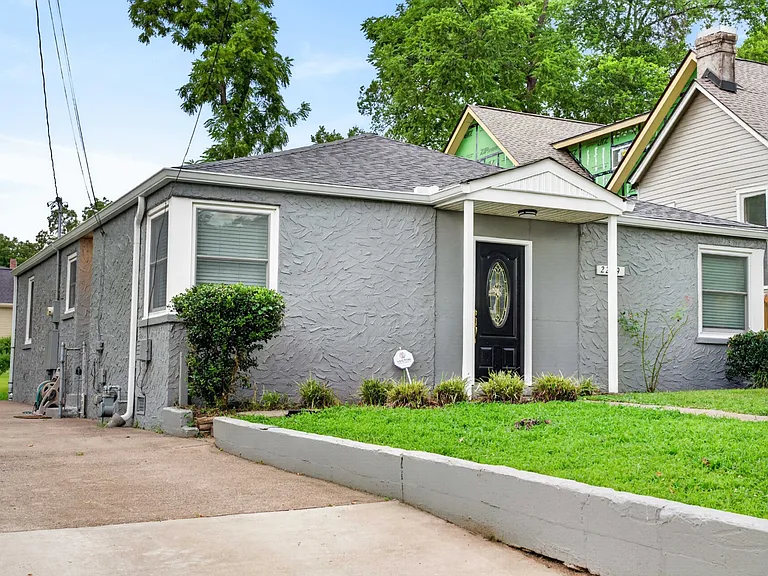 2209 Lindell Ave — Photo 2