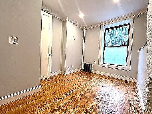 4th image of 223 E 89th St #1A