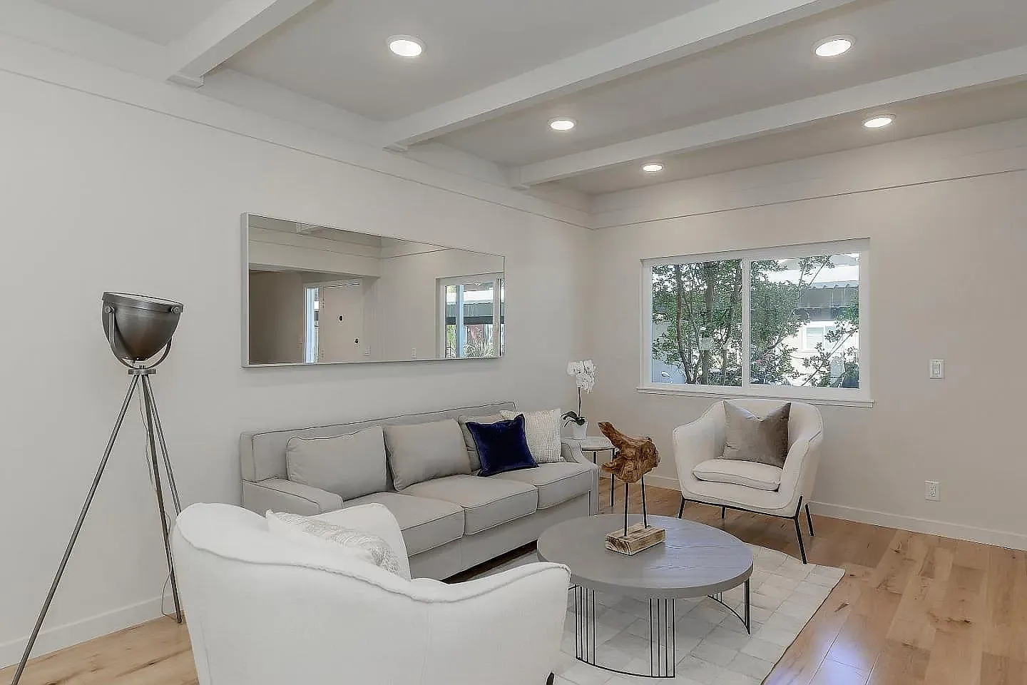 3 bed, 1.5 bath, 1128 sqft, $4,800 — Photo 2