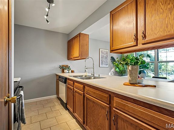5th image of 10903 Village Grove Dr APT D