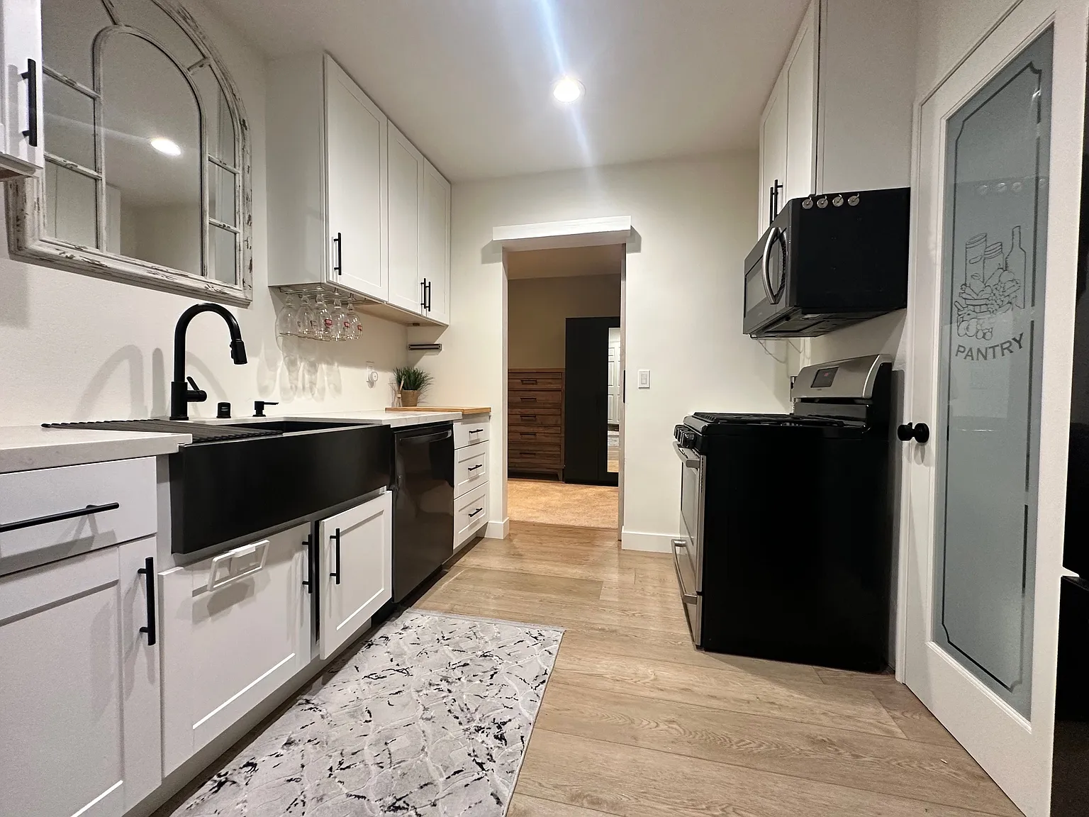 1 bed, 650 sqft, $2,200 — Photo 3