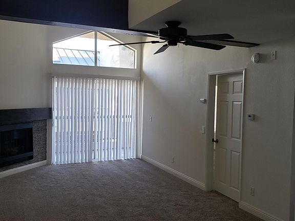 3rd image of 5500 Owensmouth Ave APT 315