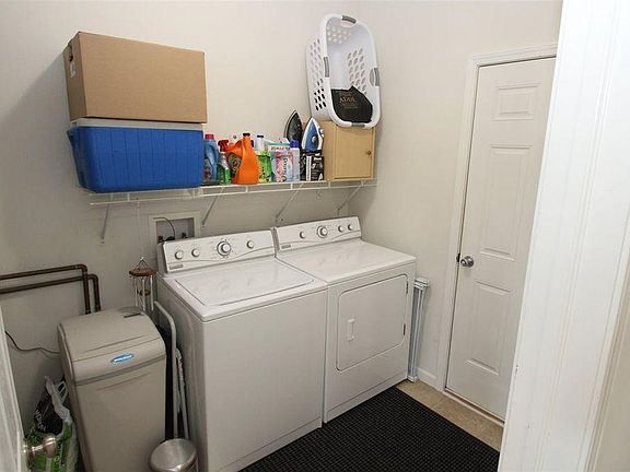 4th image of 2341 Maxwell Dr