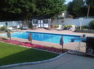 33 Pagnotta Dr, Port Jefferson Station, NY 11776