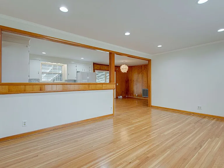 171 McCall St — Photo 6