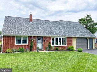 6321 Sundra Dr, East Petersburg, PA 17520