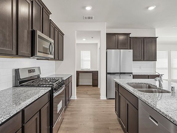 4th image of 435 Epiphany Ln