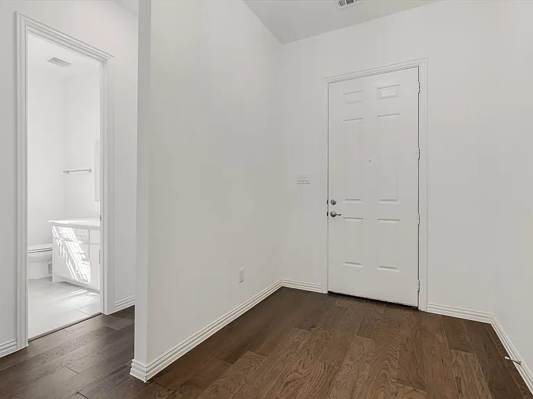 8308 Pine Valley Dr — Photo 5