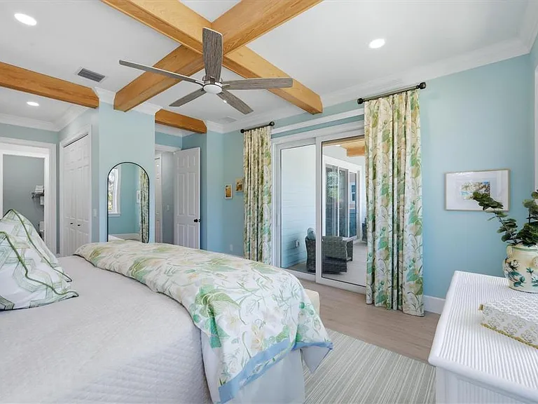 115 Aqua Ln — Photo 38