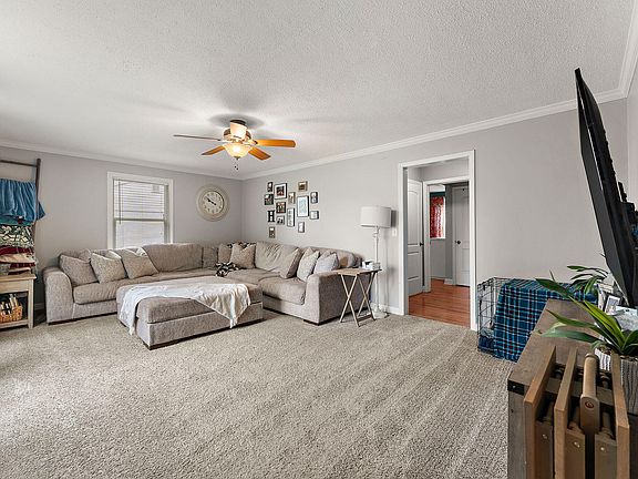 4th image of 1101 Azalea St SE