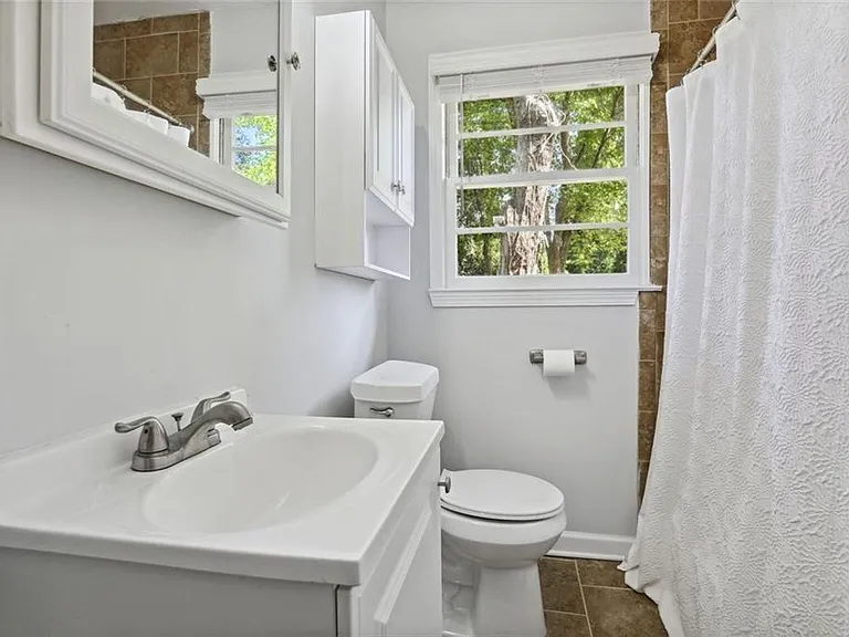 2363 Beverly Ln SW — Photo 17