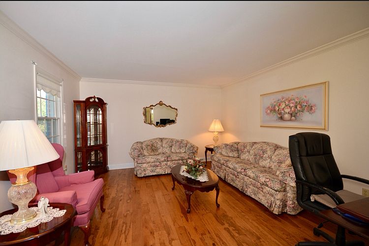1st image of 4478 Wagner Dr