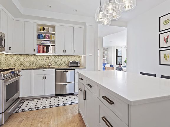 5th image of 101 W 81st St APT 209