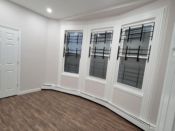 4th image of 166 Garside St APT 1