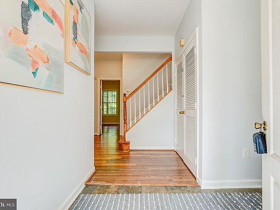 3rd image of 869 English Chestnut Dr #5