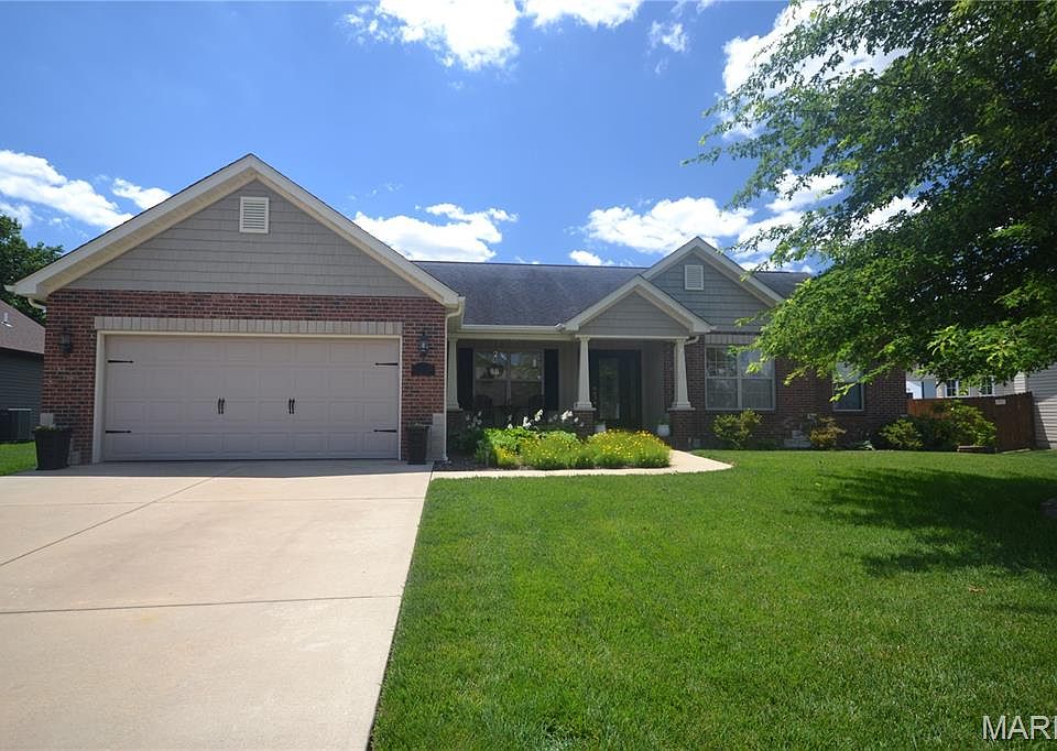 1st image of 5546 S Woods Manor Dr