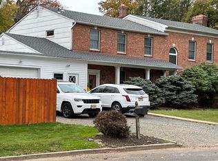 101 Edgewood Ave, Green Brook, NJ 08812