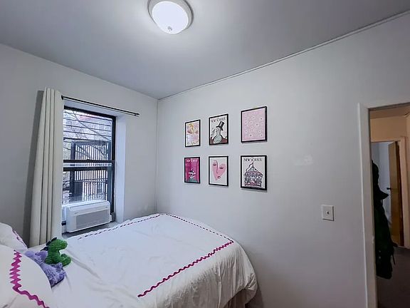 3rd image of 98 Thompson St APT 37
