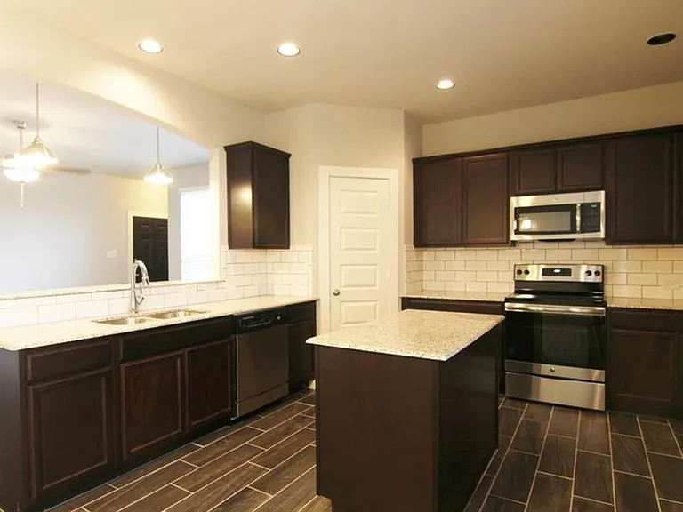 117 Wickersham #B — Photo 4