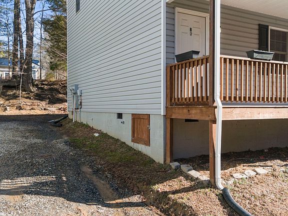 4th image of 410 Winston St #B