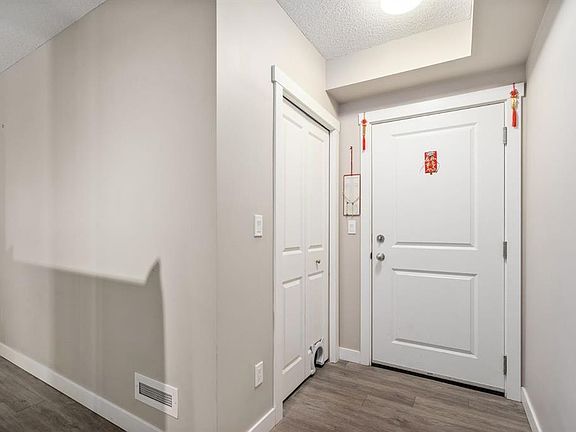 3rd image of 10 E Kincora Glen Park NW #115