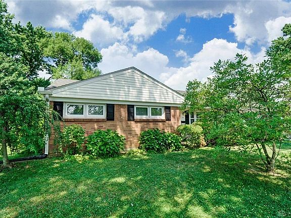 5th image of 30 Blackstone Dr
