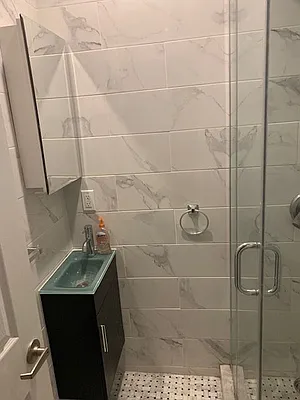 Rented by Salon Realty Corp | media 10