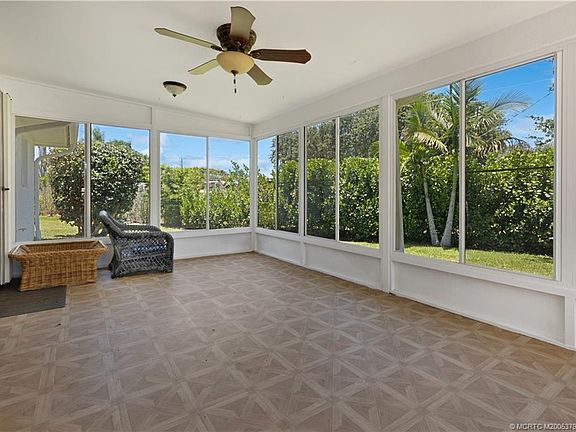 4th image of 2916 SE Paramount Pl