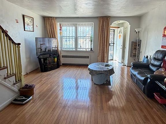 2nd image of 737 Marley Rd