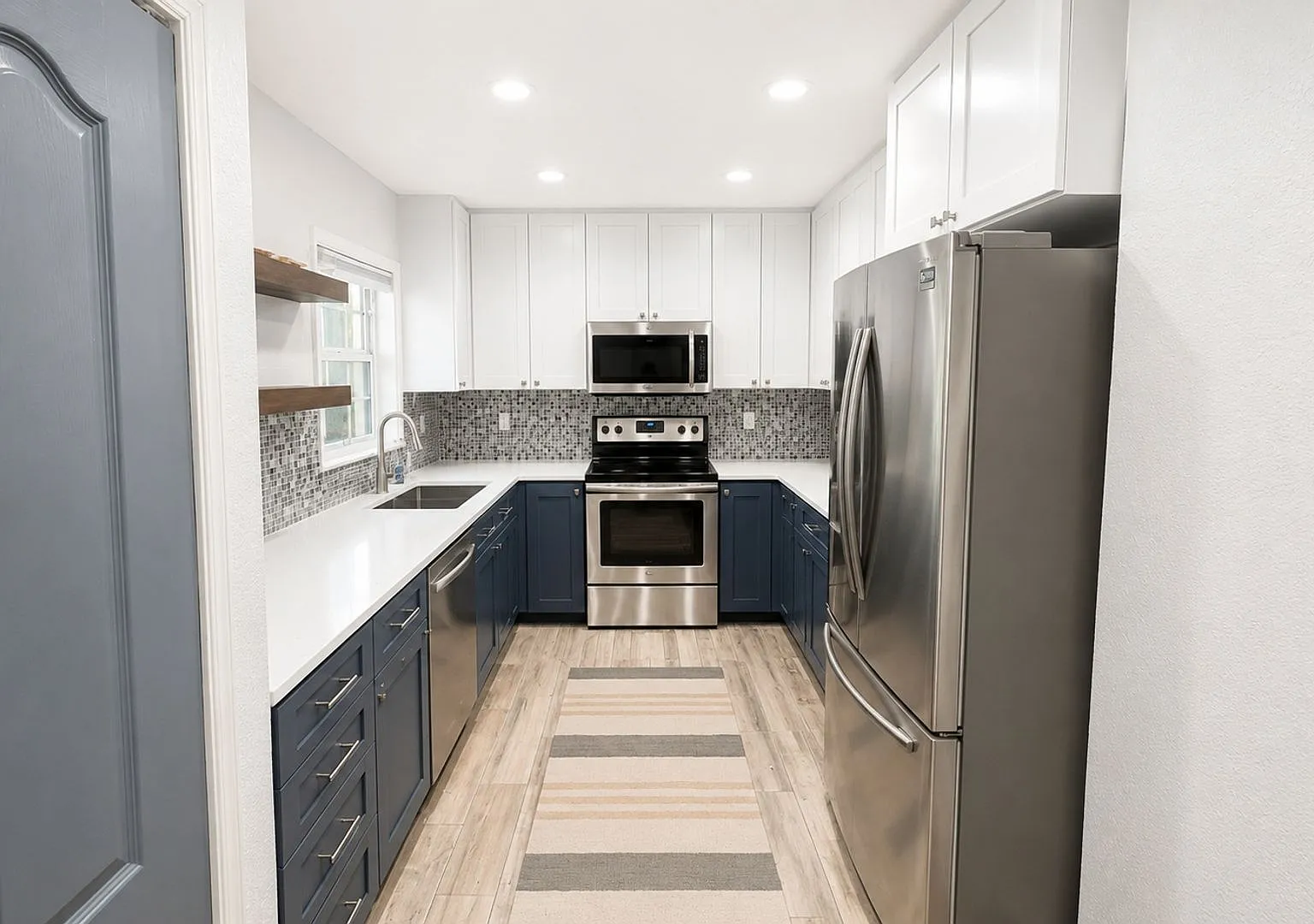 Back On The Market-Annual Unfurnished Beautifully And Fully Renovated 1/1 Ground Floor Condo In T... — Photo 3