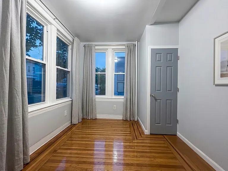 Matilda Ave — Photo 9