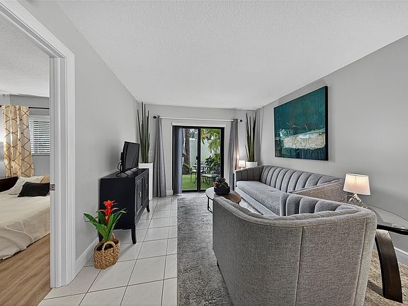 5th image of 2920 NE 8th Terrace #103