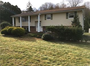 10 Oriole St, Chestnut Ridge, NY 10977