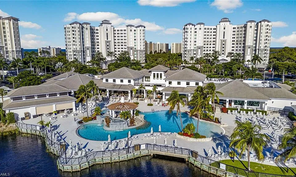 325 Dunes Blvd #305