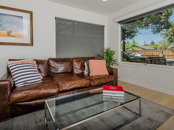 3rd image of 644 Macarthur Ave