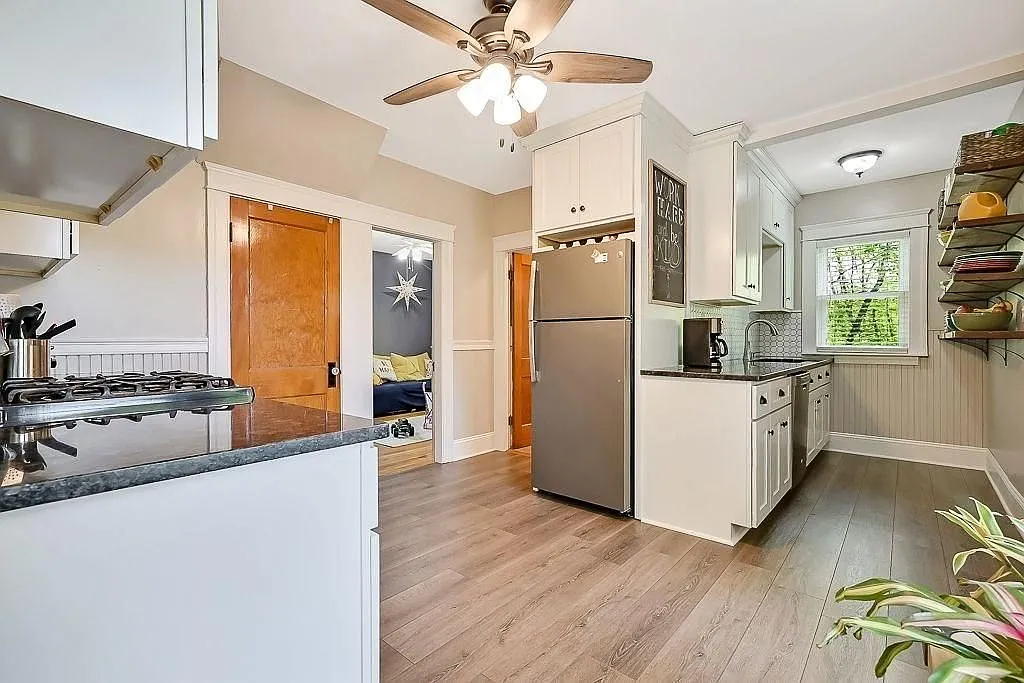 3 bed, 1368 sqft, $2,995 — Photo 3