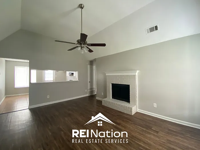 3 bed, 2.0 bath, 1184 sqft, $1,425 — Photo 3