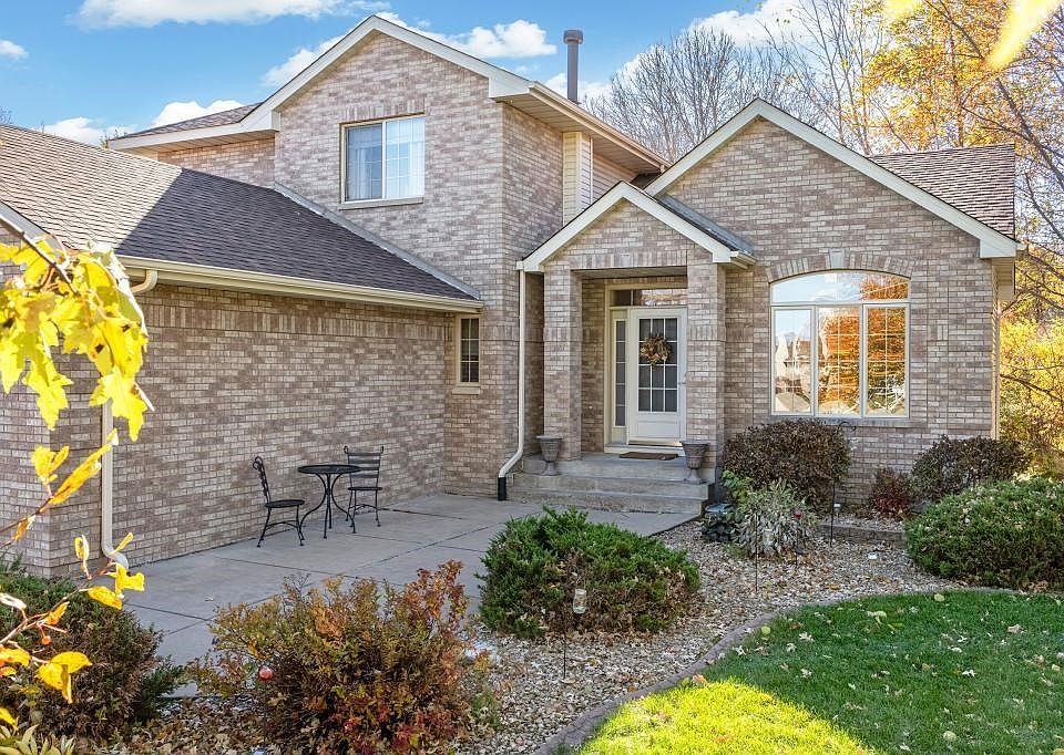 1st image of 9463 White Oaks Ct N