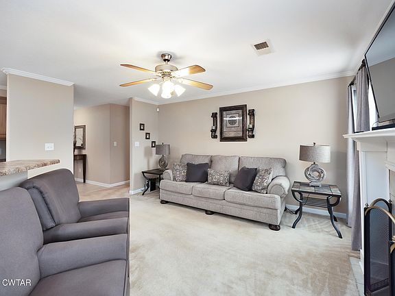 4th image of 156 Lancaster Dr