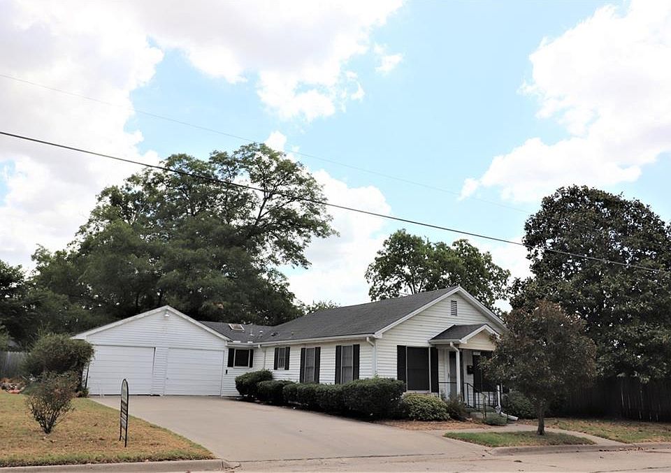 1st image of 904 N Culberson St