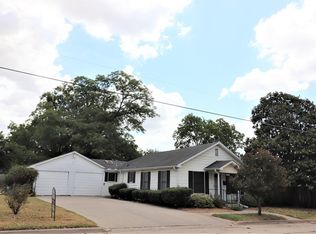 904 N Culberson St, Gainesville, TX 76240