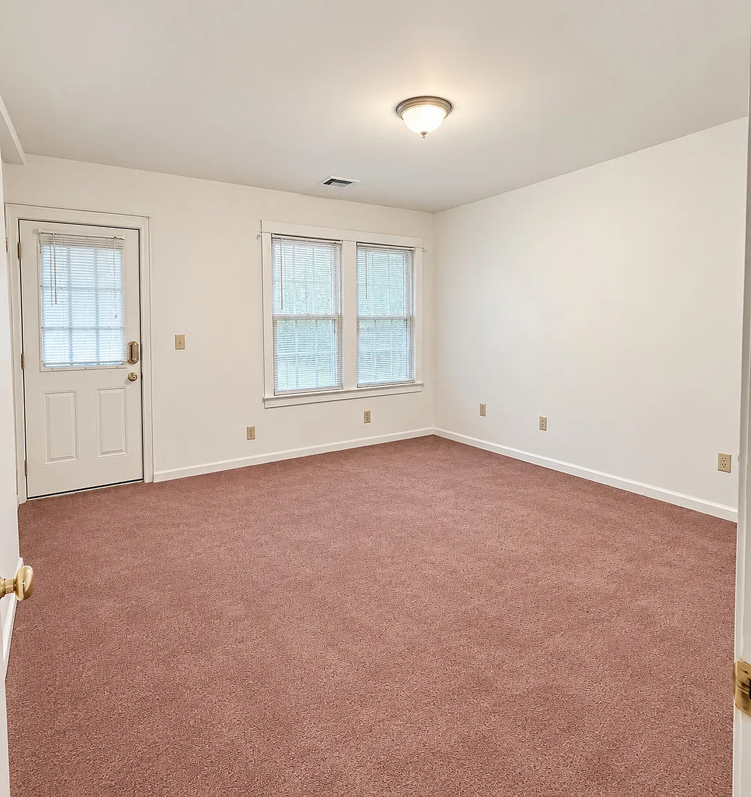 2 bed, 1.0 bath, 1100 sqft, $1,900 — Photo 4
