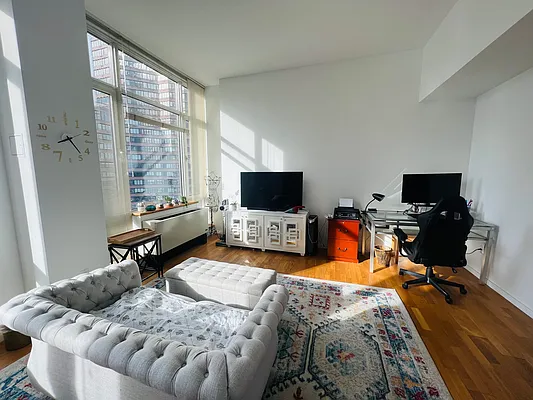 Rented by Living Quest Real Estate Inc. | media 30